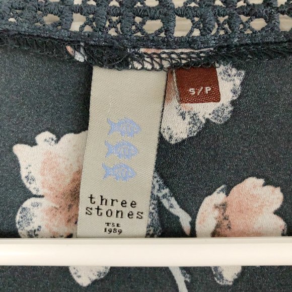 Three Stones Floral Kimono With Pockets - Picture 5 of 7